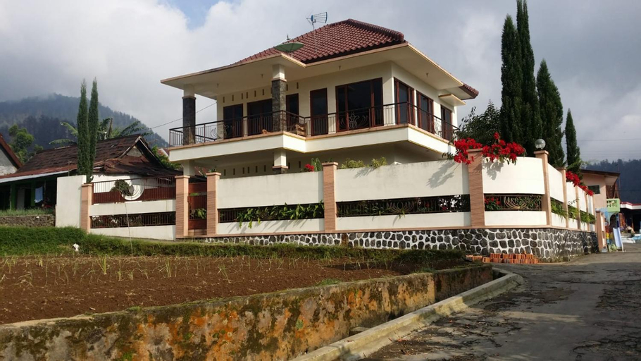Exterior 2