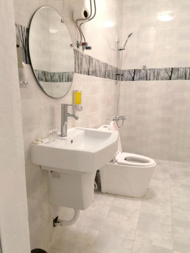 Bathroom 4, Turtle Guest House, Sur