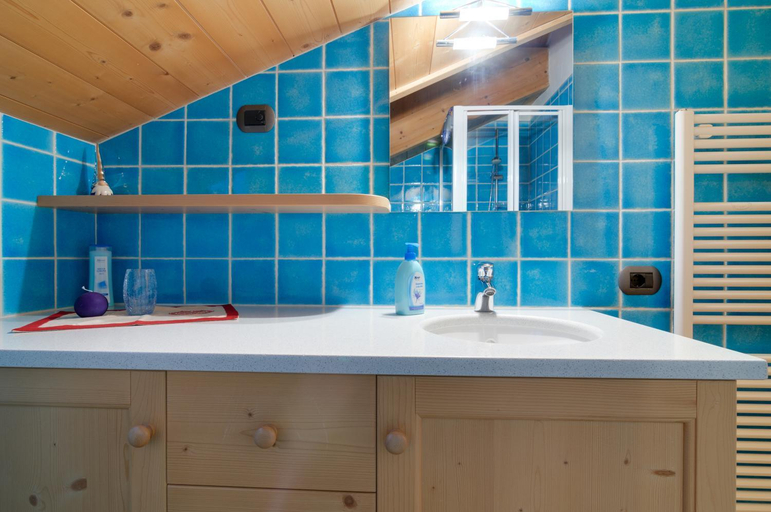 Bathroom 4, Trettel Apartments, Trento