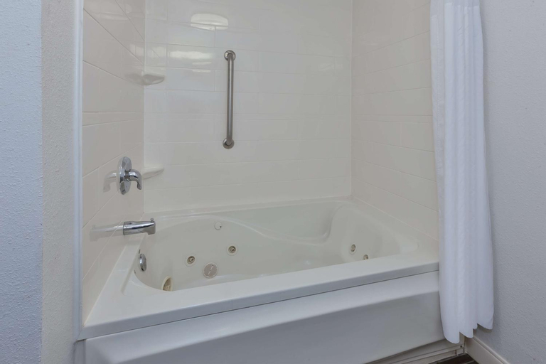 Bathroom 13
