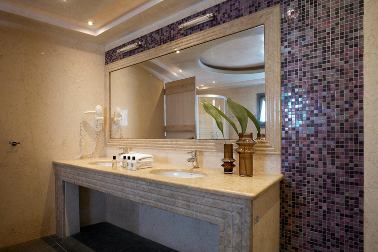 Bathroom 3, Petit Palace, South Aegean