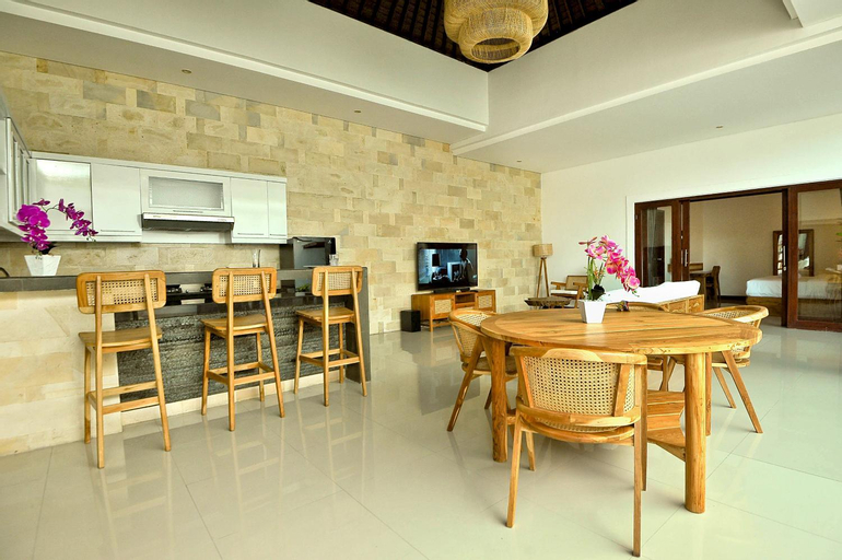 Dining Room 12