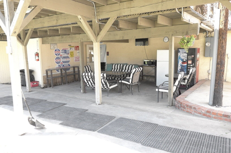 Others 4, Elsinore Hot Springs & Lodge, Riverside