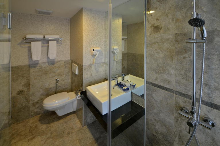 Bathroom 10