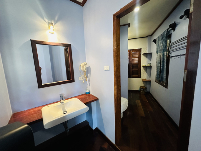 Bathroom 3, Xanumkieng Guest House, Luang Prabang