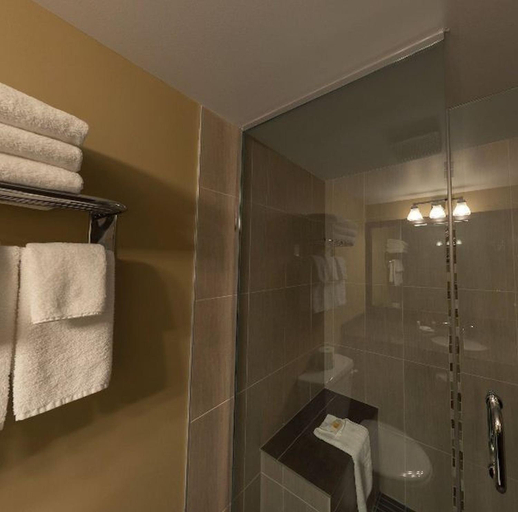 Bathroom 5, Days Inn by Wyndham Calgary Northwest, Division No. 6