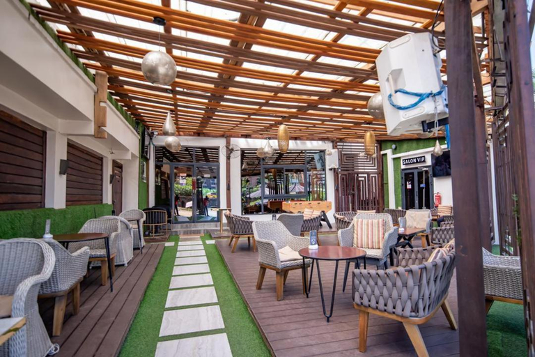 Food & Drinks 4, Villa Magnum, Wouri