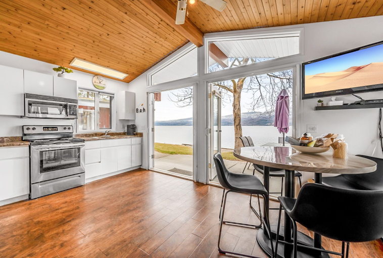Others 4, Beautiful Cozy Cabin on Lake Okanagan, Central Okanagan