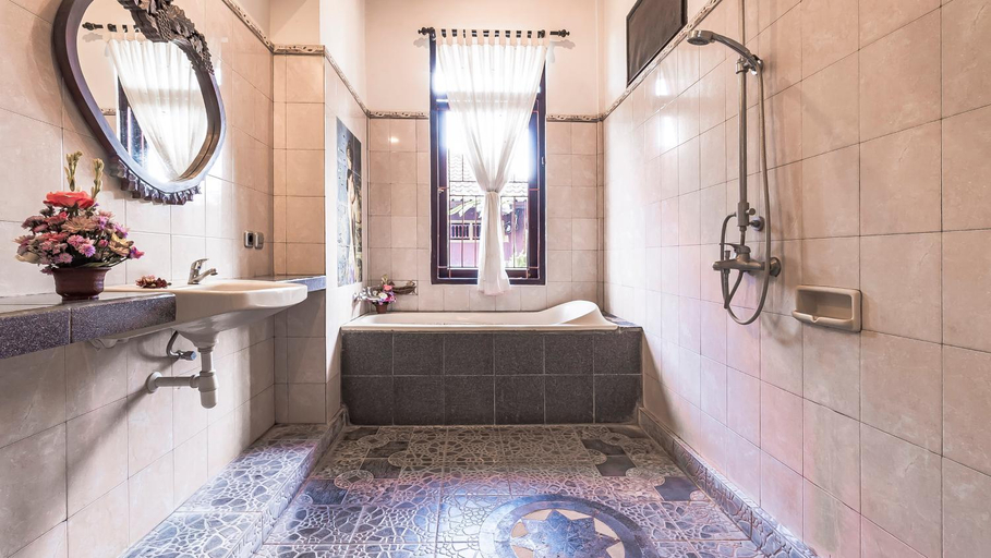 Bathroom 3, Kun Kun Guest House, Gianyar