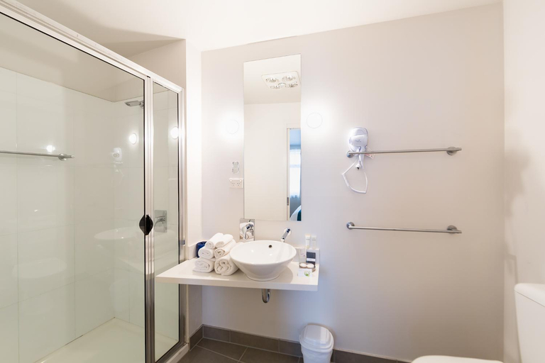 Bathroom 2, Customs House Waterfront Hotel, Hobart