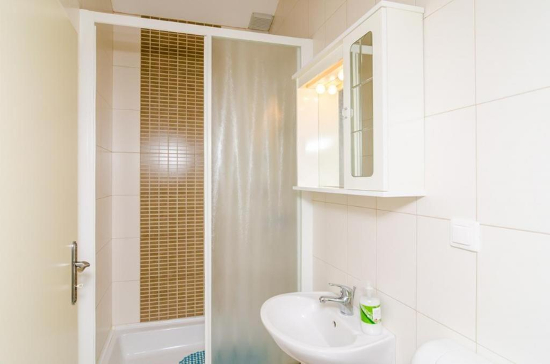 Bathroom 2, Apartments Nikola, Dubrovnik