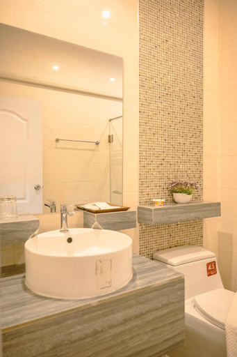 Bathroom 13