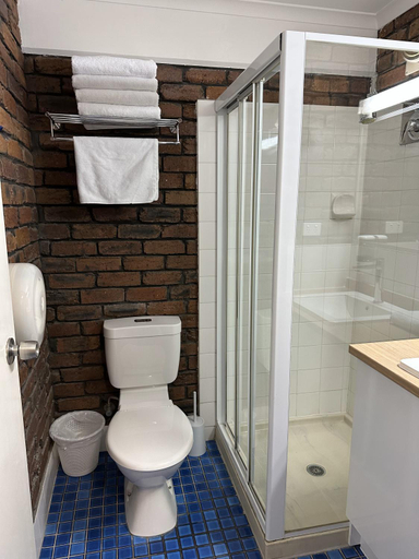 Bathroom 4, Logan City Motor Inn, Slacks Creek