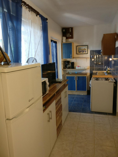 Others 4, Apartments Topic, Privlaka