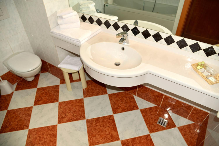 Bathroom 4, Hotel Amadeus E Teatro, Torino
