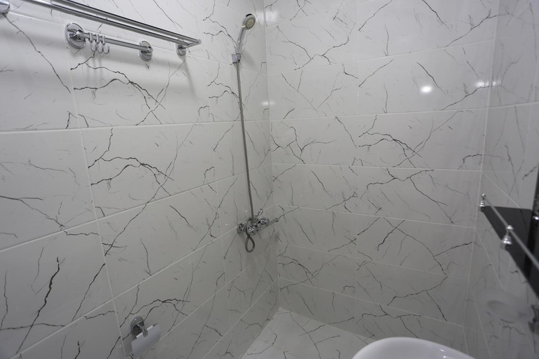 Bathroom 3, Avangard, Batumi