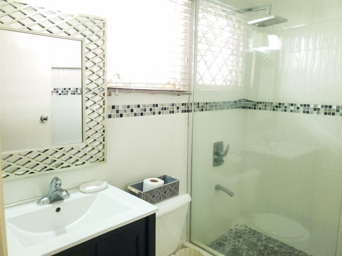 Bathroom, Marley Manor by Pro Homes Jamaica