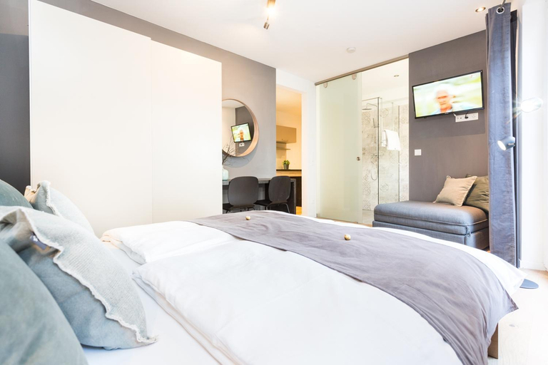 Bedroom 4, Room 4 & 5 Apartments, Salzburg