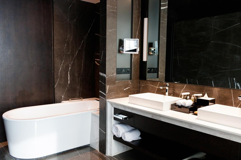 Bathroom 13