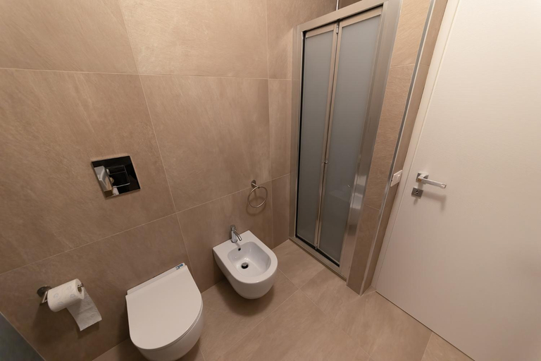 Bathroom 2, Altamarea Sea Apartments, Palermo