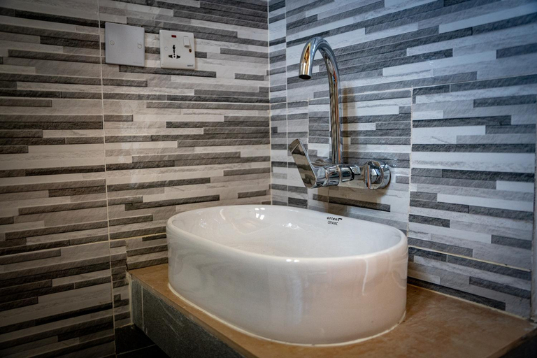 Bathroom 3, The New Blue Waves Hotel, Kusini
