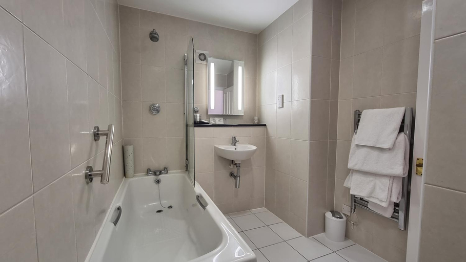 Bathroom 4, Reigate Manor Hotel, Surrey