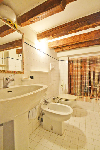 Bathroom, San Barnaba on the Canal, Venezia