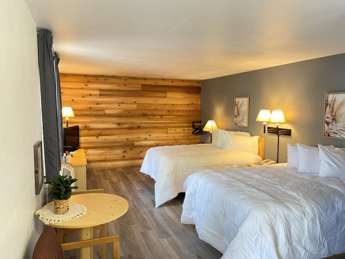 Bedroom 2, Moose Creek Lodge & Suites, Park