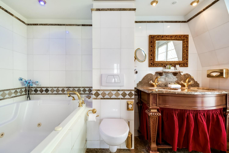 Bathroom 3, La Villa Royale Hotel, Paris