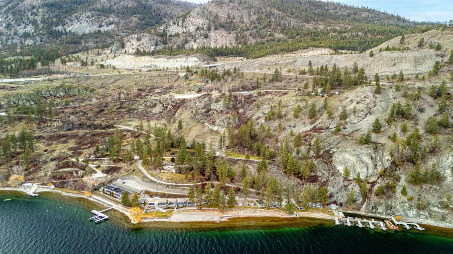 Others 4, Lakeside Condo w Large Outdoor Space, Central Okanagan