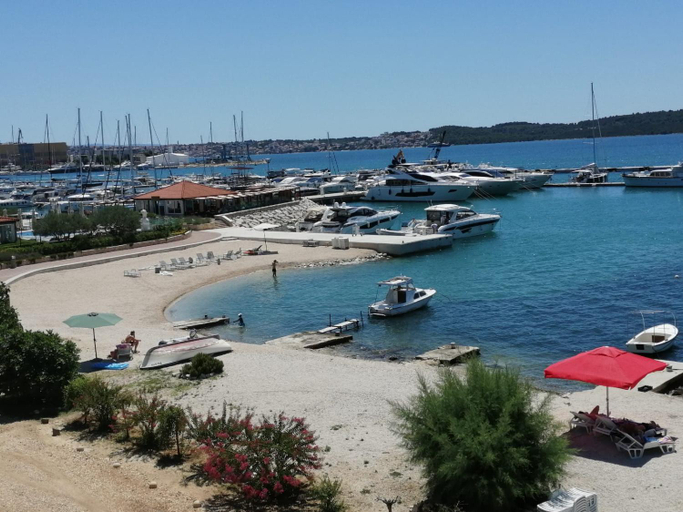 Beach 5, Apartments Amor, Trogir