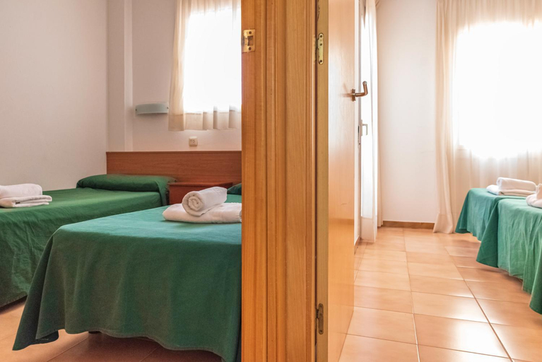 Bedroom 2, Aptos. Comte d´Empuries, Girona