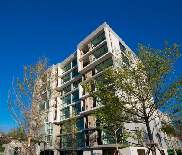 Exterior 3