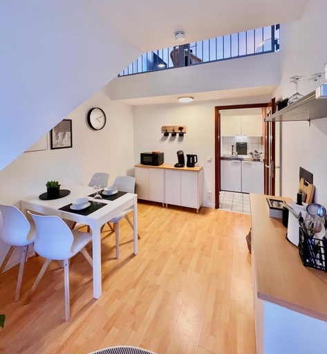 Others 2, BEECH APARTMENT: MAISONETTE + FREE PARKING + NETFLIX, Essen