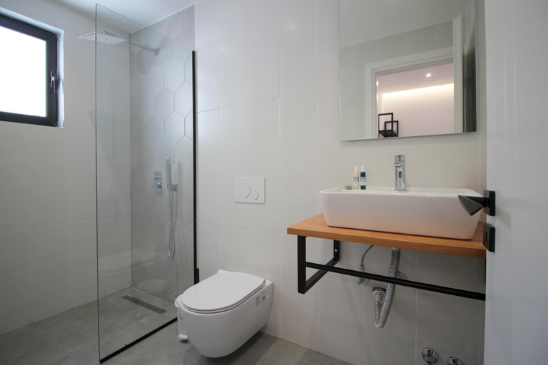 Bathroom 3, Hotel Qurku 2 - City Center, Sarandës