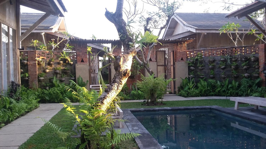 Swimming Pool 13
