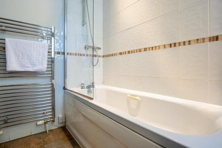 Bathroom 3, Woodthorpe Hotel, Manchester