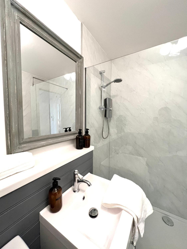 Bathroom 1, Bellevue Apartment, North Ayrshire