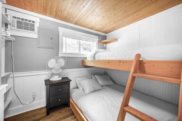 Bedroom 3, Lakeside Serenity Retreat 10, Central Okanagan