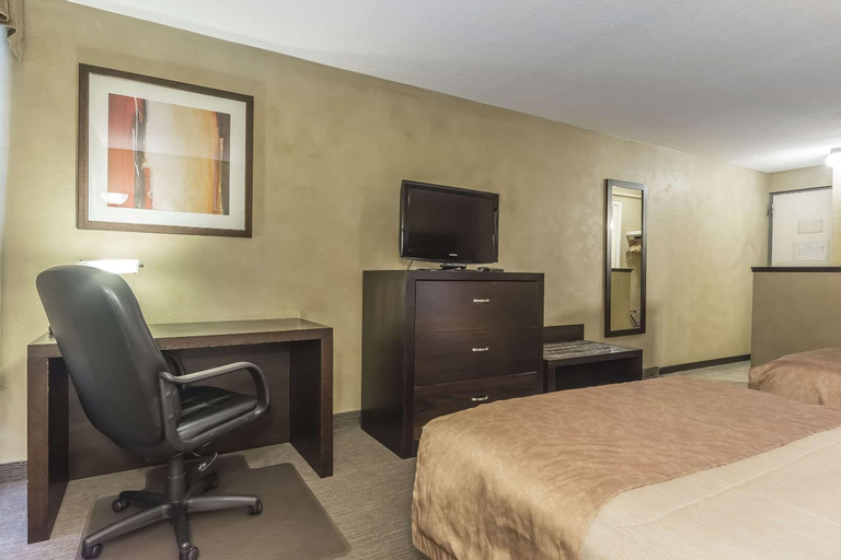 Bedroom, Quality Hotel & Conference Centre, Restigouche