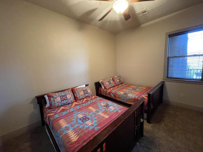 Bedroom 2, D3 Spacious Sunset Suite Second Floor 2-bedroom, Washington
