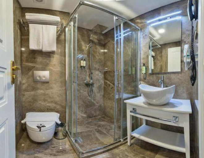 Bathroom 4, Ada Karakoy Hotel, Beyoğlu
