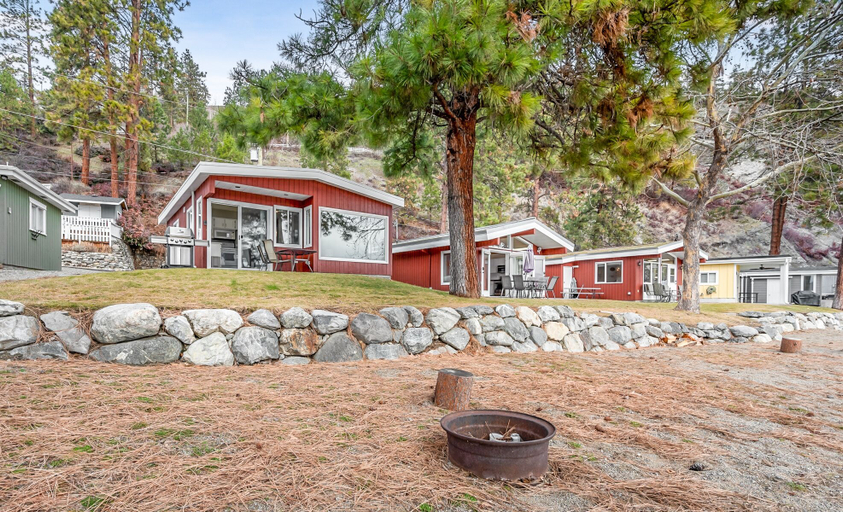 Exterior & Views 2, Perfect Getaway Cabin in the Okanagan 6, Central Okanagan