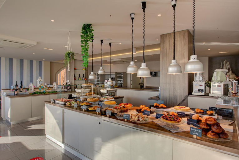 Food & Drinks 5, Alexandra B&B & Brunch -Beach Front Parking Included, Rimini