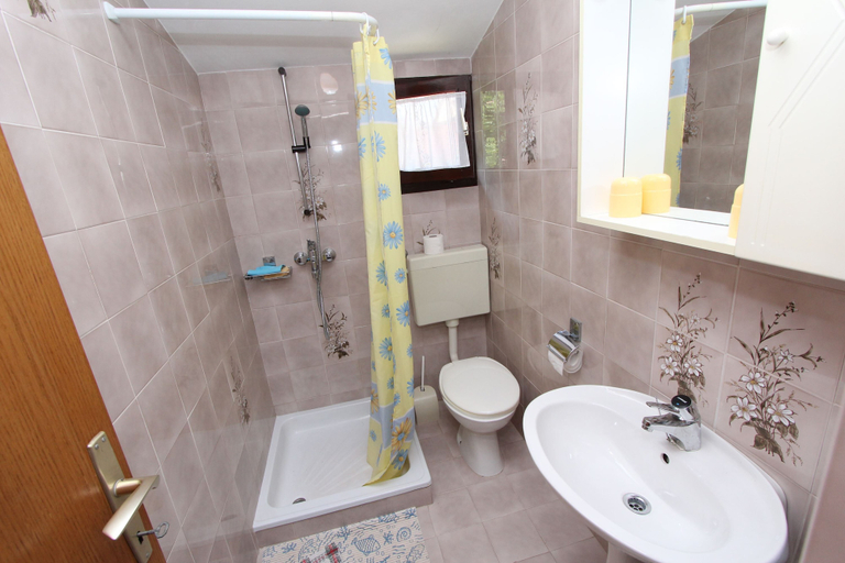 Bathroom 3, Rooms and Apartment Pina, Rovinj
