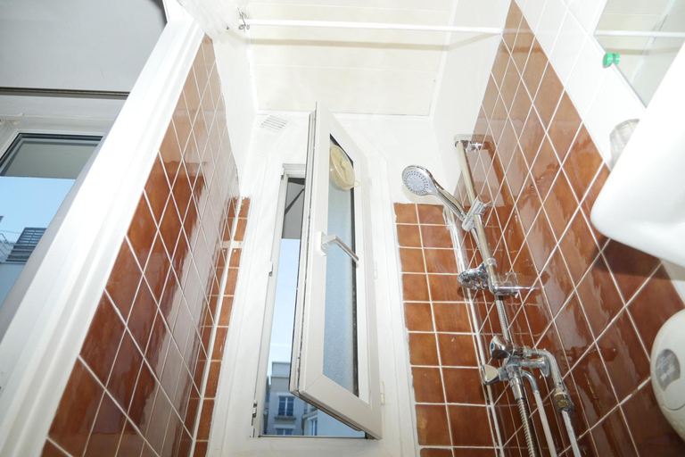 Bathroom 4, Hotel Novex Home Paris free Wifi, Paris