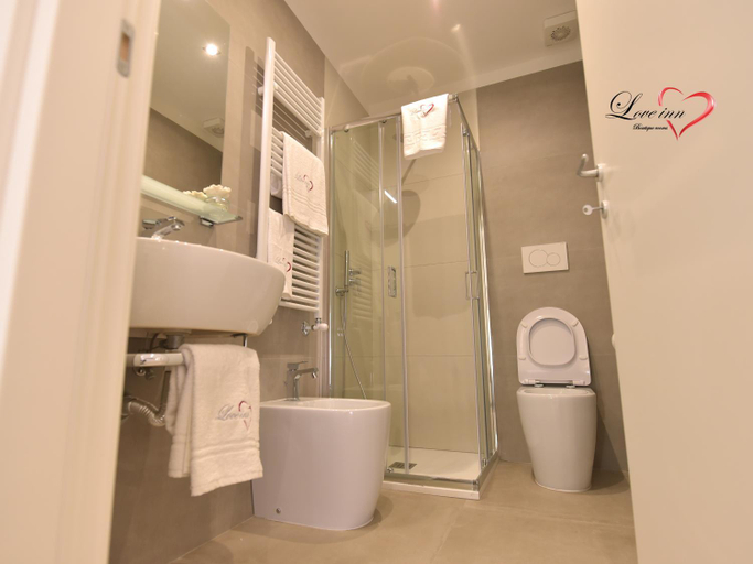 Bathroom 2, Love inn, Napoli