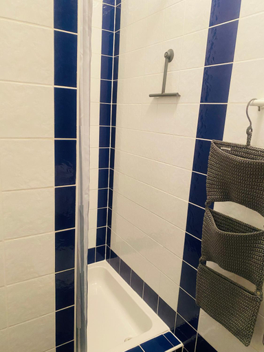 Bathroom 3, Karina Apartments, Supetar