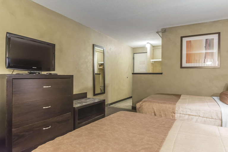 Bedroom 2, Quality Hotel & Conference Centre, Restigouche