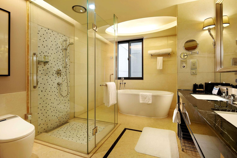 Bathroom 10